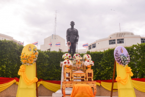 มรท.ร่วมพิธีวางพวงมาลาถวายราชสักการะวันคล้ายวันสวรรคต รัชกาลที่ 8
