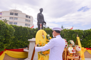 มรท.ร่วมพิธีวางพวงมาลาถวายราชสักการะวันคล้ายวันสวรรคต รัชกาลที่ 8