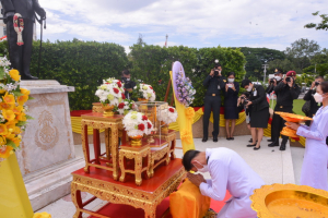 มรท.ร่วมพิธีวางพวงมาลาถวายราชสักการะวันคล้ายวันสวรรคต รัชกาลที่ 8