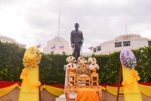 มรท.ร่วมพิธีวางพวงมาลาถวายราชสักการะวันคล้ายวันสวรรคต รัชกาลที่ 8