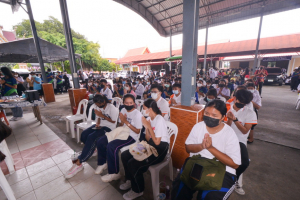 มรท. จัดกิจกรรมสืบสานประเพณีถวายเทียนพรรษา รณรงค์งดเหล้าเข้าพรรษา ปี 2565