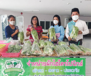 ศูนย์ส่งเสริมการจัดการศึกษาตามพระบรมราโชบาย มรท. อ.บางระจัน จ.สิงห์บุรี ออกบูธจำหน่ายผักปลอดสารพิษและผลผลิตทางการเกษตร