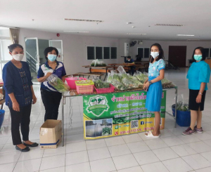 ศูนย์ส่งเสริมการจัดการศึกษาตามพระบรมราโชบาย มรท. อ.บางระจัน จ.สิงห์บุรี ออกบูธจำหน่ายผักปลอดสารพิษและผลผลิตทางการเกษตร