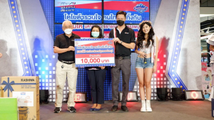 มรท. รับมอบเงินสนับสนุนการจัดการศึกษาในโครงการโตโยต้ารวมใจ คนไทยไม่ทิ้งกัน 