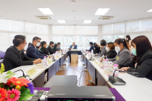 ผู้บริหาร มรท. นำคณาจารย์และบุคลากรศูนย์ภาษา ดูงานวิทยาลัยการจัดการอุตสาหกรรมบริการ มรภ.สวนสุนันทา วิทยาเขตนครปฐม เพื่อเตรียมความพร้อมการจัดตั้งวิทยาลัยนานาชาติ มรท.