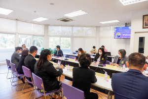 ผู้บริหาร มรท. นำคณาจารย์และบุคลากรศูนย์ภาษา ดูงานวิทยาลัยการจัดการอุตสาหกรรมบริการ มรภ.สวนสุนันทา วิทยาเขตนครปฐม เพื่อเตรียมความพร้อมการจัดตั้งวิทยาลัยนานาชาติ มรท.