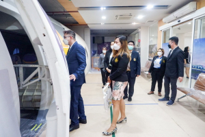 ผู้บริหาร มรท. นำคณาจารย์และบุคลากรศูนย์ภาษา ดูงานวิทยาลัยการจัดการอุตสาหกรรมบริการ มรภ.สวนสุนันทา วิทยาเขตนครปฐม เพื่อเตรียมความพร้อมการจัดตั้งวิทยาลัยนานาชาติ มรท.
