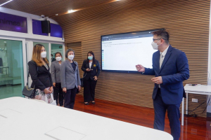 ผู้บริหาร มรท. นำคณาจารย์และบุคลากรศูนย์ภาษา ดูงานวิทยาลัยการจัดการอุตสาหกรรมบริการ มรภ.สวนสุนันทา วิทยาเขตนครปฐม เพื่อเตรียมความพร้อมการจัดตั้งวิทยาลัยนานาชาติ มรท.