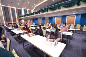 อธิการบดี มรท. ร่วมต้อนรับผู้ร่วมงานการรายงานผลการประเมินคุณภาพภายนอก ภายใต้สถานการณ์โควิด-19 ประจำปีงบประมาณ พ.ศ.2565