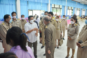 ผู้บริหาร มรท. ร่วมให้การต้อนรับองคมนตรีในโอกาสติดตาม ตรวจเยี่ยม รร.โครงการกองทุนการศึกษา และ รร.เครือข่าย จ.ลพบุรี