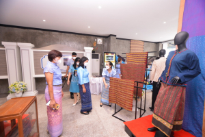 สำนักศิลปะและวัฒนธรรม จัดนิทรรศการโครงการผ้าไทยเทิดไท้สมเด็จพระนางเจ้าสิริกิติ์ พระบรมราชินีนาถ พระบรมราชชนนีพันปีหลวง