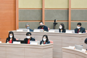 อธิการบดี มรท. นำคณะผู้บริหาร และบุคลากร มรภ.เทพสตรี ศึกษาดูงานแนวทางการดำเนินกิจกรรมวิศวกรสังคม ระบบงานวิชาการ การจัดทำตัวชี้วัดการขับเคลื่อนยุทธศาสตร์มหาวิทยาลัย และการดูงานวิทยาลัยนานาชาติ ของ มรภ.สุราษฎร์ธานี
