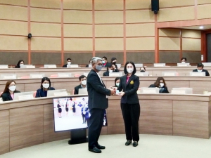 อธิการบดี มรท. นำคณะผู้บริหาร และบุคลากร มรภ.เทพสตรี ศึกษาดูงานแนวทางการดำเนินกิจกรรมวิศวกรสังคม ระบบงานวิชาการ การจัดทำตัวชี้วัดการขับเคลื่อนยุทธศาสตร์มหาวิทยาลัย และการดูงานวิทยาลัยนานาชาติ ของ มรภ.สุราษฎร์ธานี
