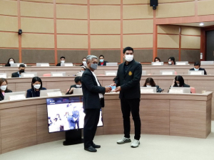 อธิการบดี มรท. นำคณะผู้บริหาร และบุคลากร มรภ.เทพสตรี ศึกษาดูงานแนวทางการดำเนินกิจกรรมวิศวกรสังคม ระบบงานวิชาการ การจัดทำตัวชี้วัดการขับเคลื่อนยุทธศาสตร์มหาวิทยาลัย และการดูงานวิทยาลัยนานาชาติ ของ มรภ.สุราษฎร์ธานี