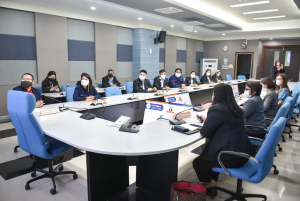 อธิการบดี มรท. นำคณะผู้บริหาร และบุคลากร มรภ.เทพสตรี ศึกษาดูงานแนวทางการดำเนินกิจกรรมวิศวกรสังคม ระบบงานวิชาการ การจัดทำตัวชี้วัดการขับเคลื่อนยุทธศาสตร์มหาวิทยาลัย และการดูงานวิทยาลัยนานาชาติ ของ มรภ.สุราษฎร์ธานี