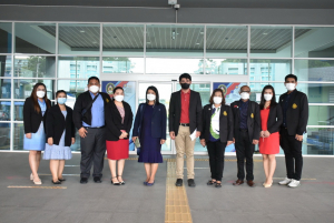 อธิการบดี มรท. นำคณะผู้บริหาร และบุคลากร มรภ.เทพสตรี ศึกษาดูงานแนวทางการดำเนินกิจกรรมวิศวกรสังคม ระบบงานวิชาการ การจัดทำตัวชี้วัดการขับเคลื่อนยุทธศาสตร์มหาวิทยาลัย และการดูงานวิทยาลัยนานาชาติ ของ มรภ.สุราษฎร์ธานี