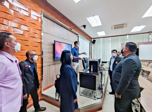 อธิการบดี มรท. นำคณะผู้บริหาร และบุคลากร มรภ.เทพสตรี ศึกษาดูงานแนวทางการดำเนินกิจกรรมวิศวกรสังคม ระบบงานวิชาการ การจัดทำตัวชี้วัดการขับเคลื่อนยุทธศาสตร์มหาวิทยาลัย และการดูงานวิทยาลัยนานาชาติ ของ มรภ.สุราษฎร์ธานี