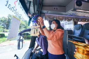 มรท. รับมอบรถบัสโดยสาร ขนาด 40 ที่นั่ง
