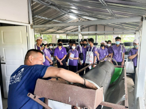 จ่าจังหวัดสิงห์บุรี นำครูและนักเรียนโครงการปลูกฝังจิตสำนึกรักสามัคคีและส่งเสริมความปรองดองสมานฉันท์ เยี่ยมชมศูนย์ส่งเสริมการจัดการศึกษาตามพระบรมราโชบาย มรท. อ.บางระจัน จ.สิงห์บุรี