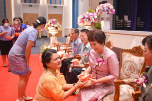 งานด้วยรักและผูกพัน 65