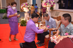 งานด้วยรักและผูกพัน 65