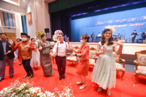 งานด้วยรักและผูกพัน 65