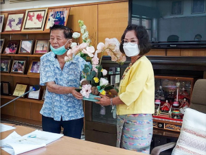 มรท. รับมอบทุนการศึกษาจากมูลนิธิ รศ.สุรพันธ์ ยันต์ทอง