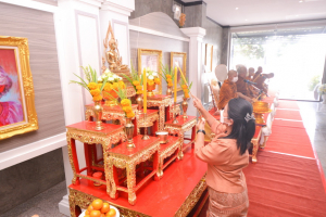 สำนักศิลปะและวัฒนธรรมจัดพิธีทำบุญทอดผ้าป่าข้าวสารอาหารแห้งช่วยเหลือผู้ประสบอุทกภัย และผู้ยากไร้ในจังหวัดลพบุรี