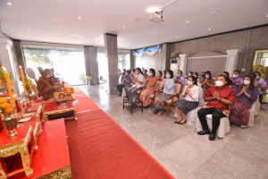 สำนักศิลปะและวัฒนธรรมจัดพิธีทำบุญทอดผ้าป่าข้าวสารอาหารแห้งช่วยเหลือผู้ประสบอุทกภัย และผู้ยากไร้ในจังหวัดลพบุรี