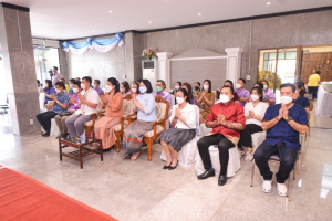 สำนักศิลปะและวัฒนธรรมจัดพิธีทำบุญทอดผ้าป่าข้าวสารอาหารแห้งช่วยเหลือผู้ประสบอุทกภัย และผู้ยากไร้ในจังหวัดลพบุรี