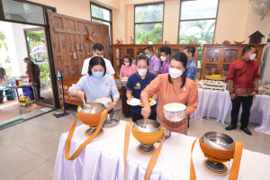 สำนักศิลปะและวัฒนธรรมจัดพิธีทำบุญทอดผ้าป่าข้าวสารอาหารแห้งช่วยเหลือผู้ประสบอุทกภัย และผู้ยากไร้ในจังหวัดลพบุรี