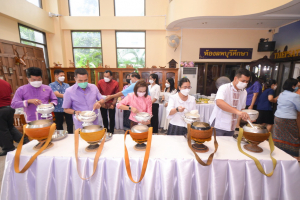 สำนักศิลปะและวัฒนธรรมจัดพิธีทำบุญทอดผ้าป่าข้าวสารอาหารแห้งช่วยเหลือผู้ประสบอุทกภัย และผู้ยากไร้ในจังหวัดลพบุรี