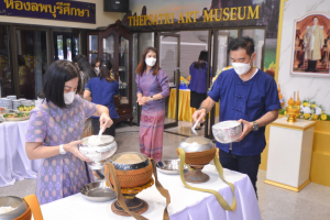 สำนักศิลปะและวัฒนธรรมจัดพิธีทำบุญทอดผ้าป่าข้าวสารอาหารแห้งช่วยเหลือผู้ประสบอุทกภัย และผู้ยากไร้ในจังหวัดลพบุรี