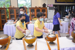 สำนักศิลปะและวัฒนธรรมจัดพิธีทำบุญทอดผ้าป่าข้าวสารอาหารแห้งช่วยเหลือผู้ประสบอุทกภัย และผู้ยากไร้ในจังหวัดลพบุรี