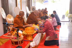 สำนักศิลปะและวัฒนธรรมจัดพิธีทำบุญทอดผ้าป่าข้าวสารอาหารแห้งช่วยเหลือผู้ประสบอุทกภัย และผู้ยากไร้ในจังหวัดลพบุรี