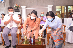 สำนักศิลปะและวัฒนธรรมจัดพิธีทำบุญทอดผ้าป่าข้าวสารอาหารแห้งช่วยเหลือผู้ประสบอุทกภัย และผู้ยากไร้ในจังหวัดลพบุรี