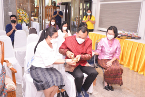 สำนักศิลปะและวัฒนธรรมจัดพิธีทำบุญทอดผ้าป่าข้าวสารอาหารแห้งช่วยเหลือผู้ประสบอุทกภัย และผู้ยากไร้ในจังหวัดลพบุรี