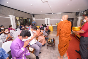 สำนักศิลปะและวัฒนธรรมจัดพิธีทำบุญทอดผ้าป่าข้าวสารอาหารแห้งช่วยเหลือผู้ประสบอุทกภัย และผู้ยากไร้ในจังหวัดลพบุรี