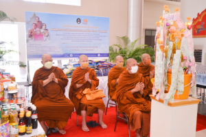 สำนักศิลปะและวัฒนธรรมจัดพิธีทำบุญทอดผ้าป่าข้าวสารอาหารแห้งช่วยเหลือผู้ประสบอุทกภัย และผู้ยากไร้ในจังหวัดลพบุรี