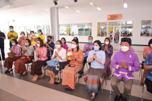 สำนักศิลปะและวัฒนธรรมจัดพิธีทำบุญทอดผ้าป่าข้าวสารอาหารแห้งช่วยเหลือผู้ประสบอุทกภัย และผู้ยากไร้ในจังหวัดลพบุรี