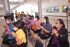 สำนักศิลปะและวัฒนธรรมจัดพิธีทำบุญทอดผ้าป่าข้าวสารอาหารแห้งช่วยเหลือผู้ประสบอุทกภัย และผู้ยากไร้ในจังหวัดลพบุรี