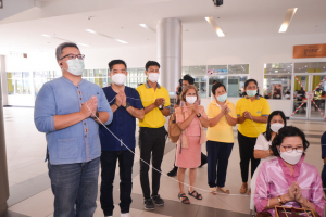 สำนักศิลปะและวัฒนธรรมจัดพิธีทำบุญทอดผ้าป่าข้าวสารอาหารแห้งช่วยเหลือผู้ประสบอุทกภัย และผู้ยากไร้ในจังหวัดลพบุรี