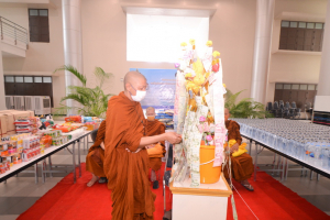 สำนักศิลปะและวัฒนธรรมจัดพิธีทำบุญทอดผ้าป่าข้าวสารอาหารแห้งช่วยเหลือผู้ประสบอุทกภัย และผู้ยากไร้ในจังหวัดลพบุรี