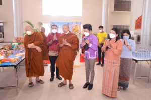 สำนักศิลปะและวัฒนธรรมจัดพิธีทำบุญทอดผ้าป่าข้าวสารอาหารแห้งช่วยเหลือผู้ประสบอุทกภัย และผู้ยากไร้ในจังหวัดลพบุรี