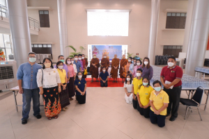 สำนักศิลปะและวัฒนธรรมจัดพิธีทำบุญทอดผ้าป่าข้าวสารอาหารแห้งช่วยเหลือผู้ประสบอุทกภัย และผู้ยากไร้ในจังหวัดลพบุรี