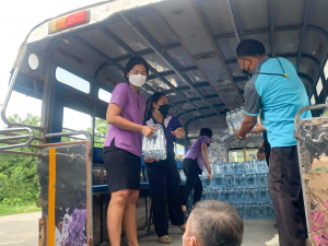 สำนักศิลปะและวัฒนธรรมจัดพิธีทำบุญทอดผ้าป่าข้าวสารอาหารแห้งช่วยเหลือผู้ประสบอุทกภัย และผู้ยากไร้ในจังหวัดลพบุรี