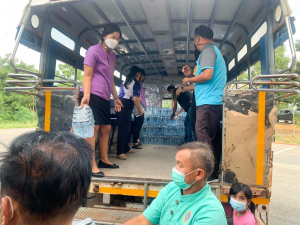 สำนักศิลปะและวัฒนธรรมจัดพิธีทำบุญทอดผ้าป่าข้าวสารอาหารแห้งช่วยเหลือผู้ประสบอุทกภัย และผู้ยากไร้ในจังหวัดลพบุรี