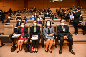 อธิการบดี และผู้บริหาร มรท. ร่วมการประชุมอธิการบดี มรภ. ครั้งที่ 5/65 และร่วมลงนาม MOU โครงการ เสริม สร้าง สุข มหาวิทยาลัยราชภัฏไปสู่สังคมสุขภาวะ