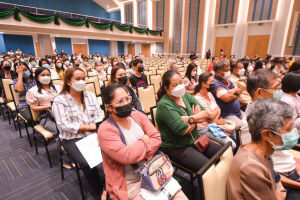 รร.สาธิต มรท. จัดประชุมผู้ปกครอง และรับผลการเรียนนักเรียน