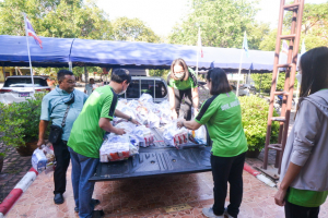 อธิการบดี มรท. นำผู้บริหาร และบุคลากร ลงพื้นที่มอบถุงยังชีพช่วยเหลือผู้ประสบอุทกภัยในพื้นที่ ต.ดอนโพธิ์ อ.เมือง จ.ลพบุรี